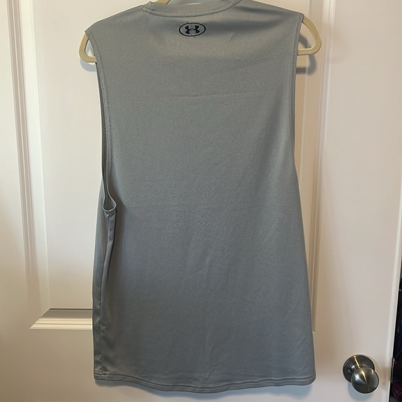 ☀️☀️Under Armour Loose fit medium tank☀️☀️ - Picture 3 of 3